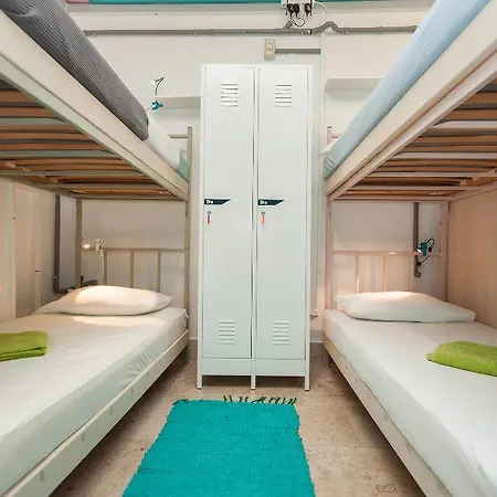 Roundabout - Hotel