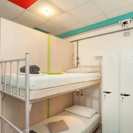 Roundabout - מלון *