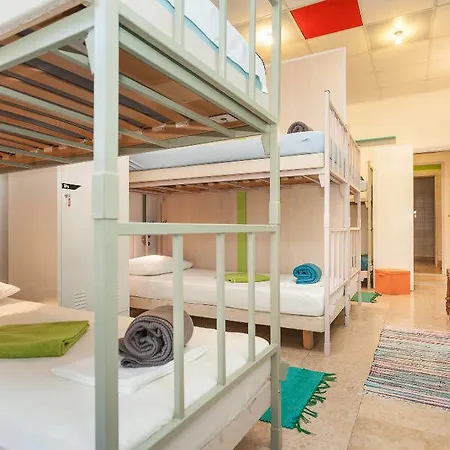 מלון Roundabout - *