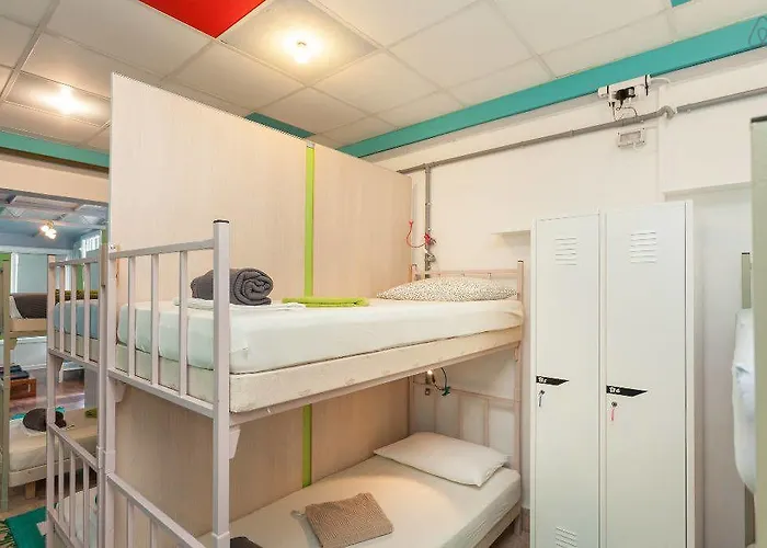 Roundabout - Hotel *